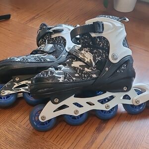 Camouflage Inline Skates with Blue Wheels
